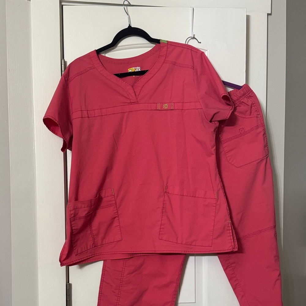 Coral Scrub Set